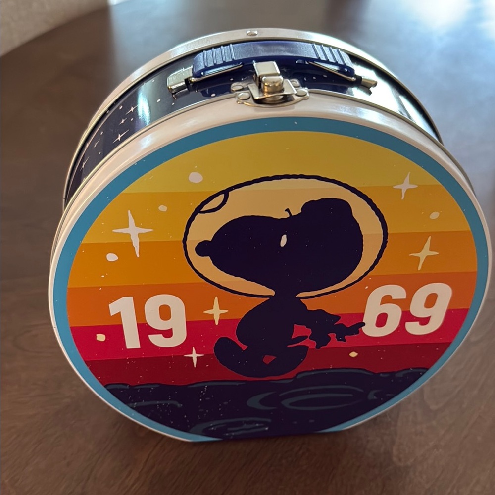 Peanuts astronaut Snoopy round tin lunch tote 🚀🧑‍🚀